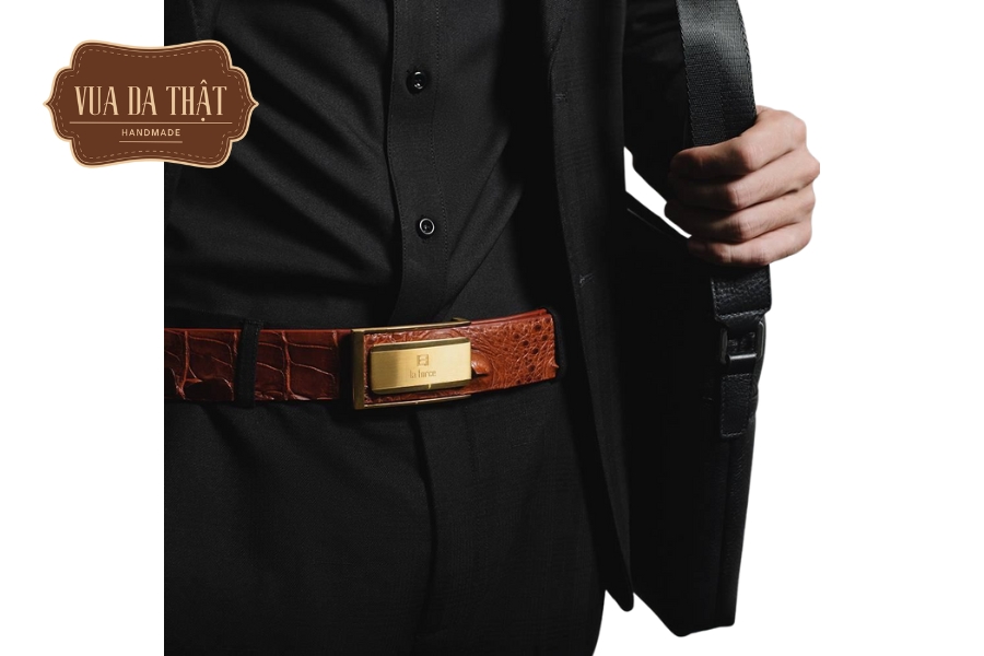 Thắt lưng làm bằng da gù cá sấu