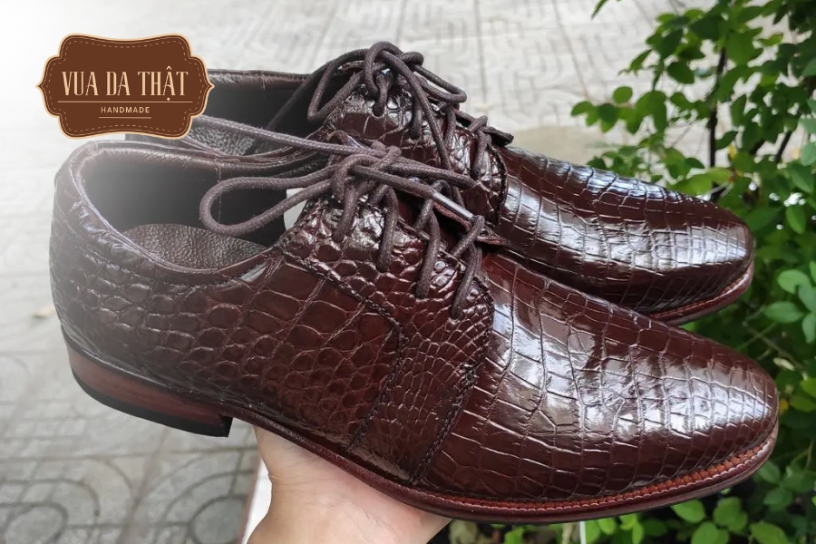 Hướng Dẫn Cách Bảo Quản Giày Da Cá Sấu Bền Đẹp Như Mới Không nên sử dụng hóa chất bảo quản da thông thường cho thiết kế này