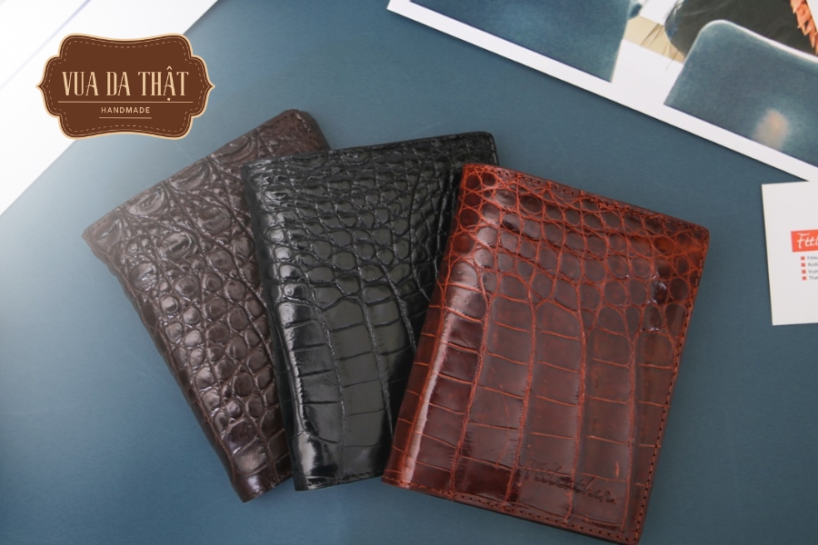 Ví cá sấu dáng đứng phù hợp với những quý ông ưa thích sự gọn gàng và hiện đại