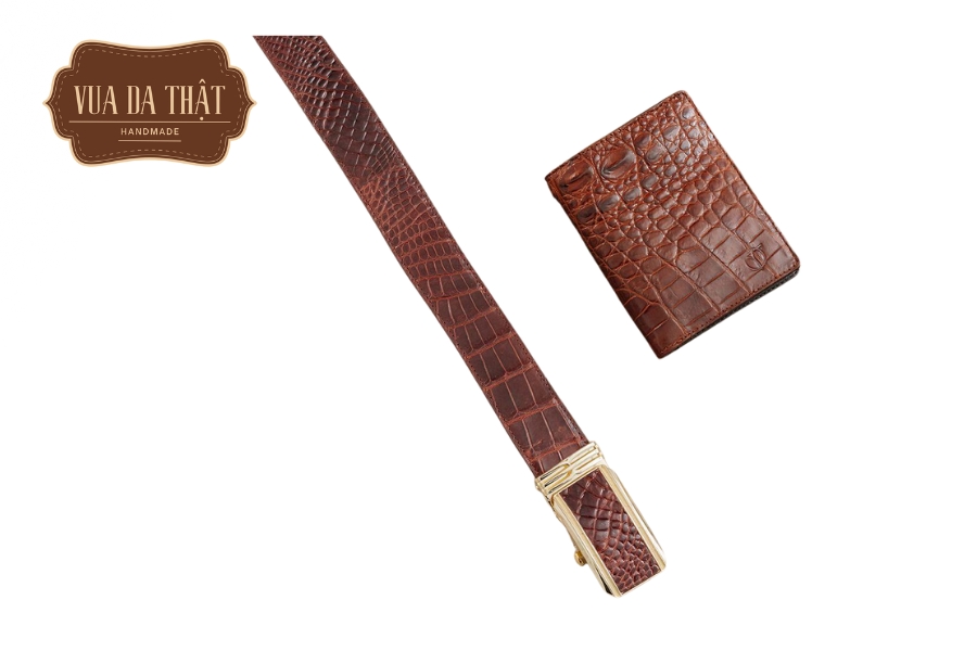 Phân Biệt Da Cá Sấu Nối Và Nguyên Tấm Loại Nào Tốt Hơn? Sản phẩm ghép mảnh được tạo thành từ việc kết hợp các mảnh nhỏ lại với nhau