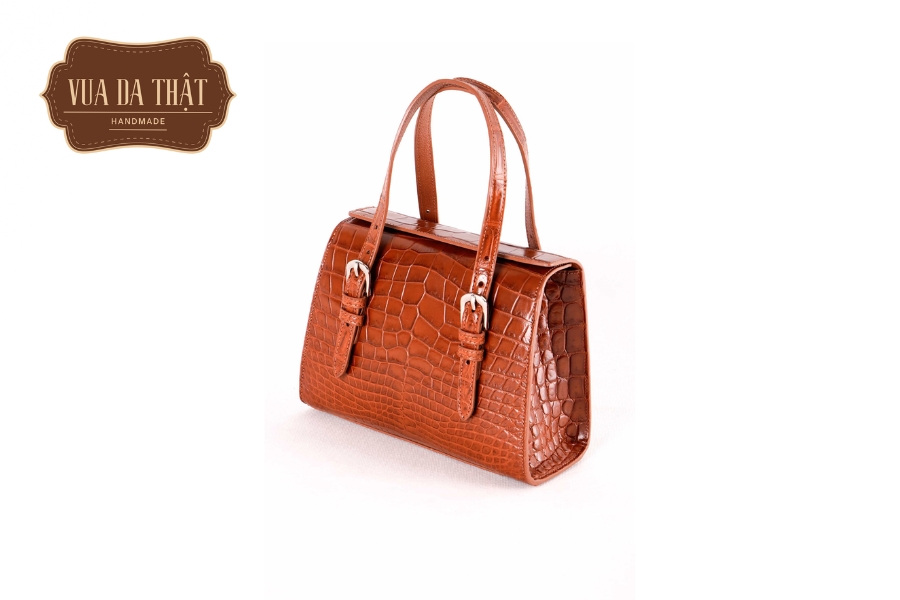 So Sánh Túi Da Cá Sấu Thật Và Da Bò Dập Vân Cá Sấu Túi da cá sấu có cấu trúc vân tự nhiên