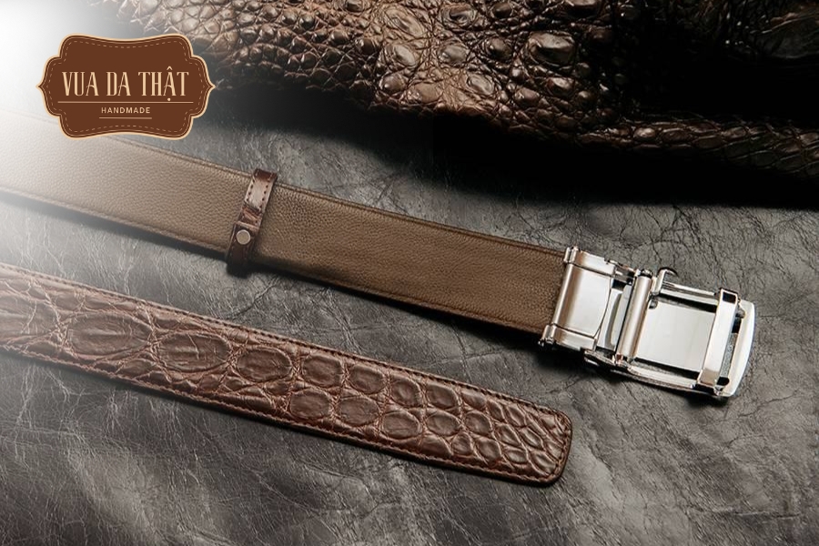 Thắt Lưng Da Cá Sấu Loại Nào Tốt? Hướng Dẫn Chọn Mua Thắt lưng da cá sấu thật có mùi không gắt, nhẹ nhàng và đặc trưng