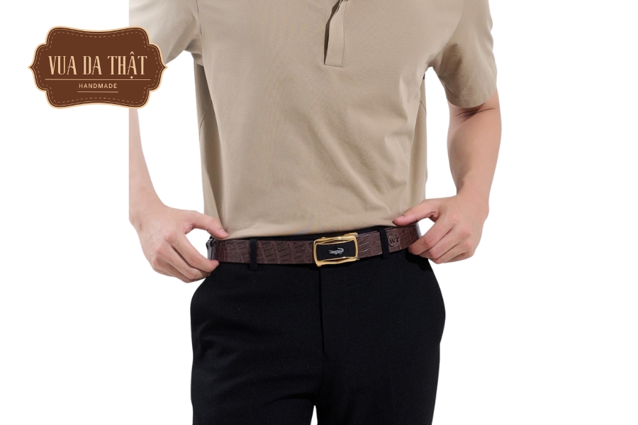 Thắt Lưng Da Cá Sấu Loại Nào Tốt? Hướng Dẫn Chọn Mua Thắt lưng cá sấu màu đen hoặc nâu đen phù hợp với âu phục formal